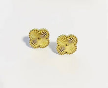 Load image into Gallery viewer, Elise Clover Earrings
