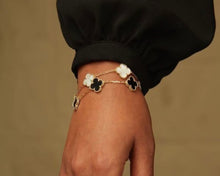 Load image into Gallery viewer, Elise Clover Bracelet
